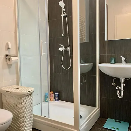 Cozy Studio With Free Secure Parking Apartment
